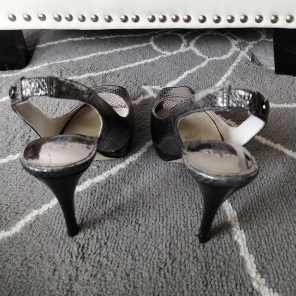 Michael Kors "York" Embossed Peep Toe Slingback Heels Metallic Pewter/Gunmetal - Picture 7 of 12